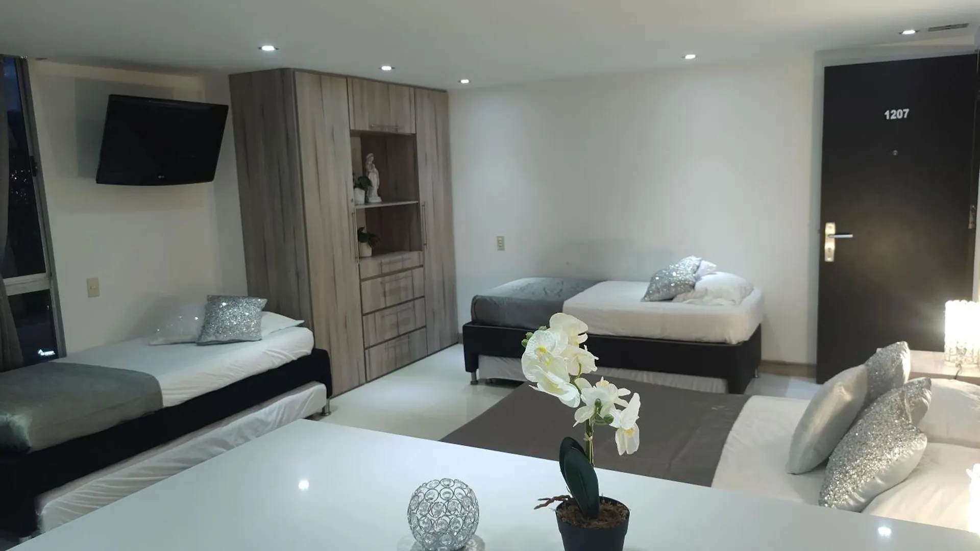 Apartasuite 1 A 6 Huespedes Medellin Colombia