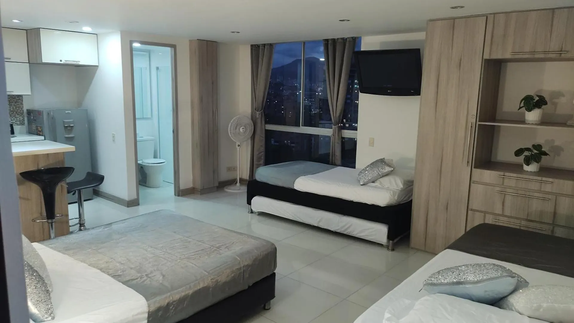 Apartasuite 1 A 6 Huespedes Medellin