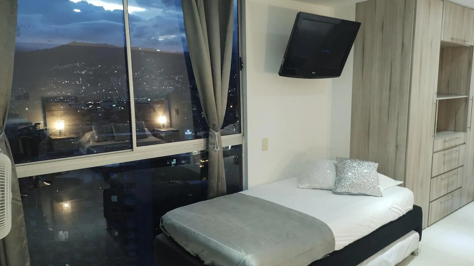 Apartasuite 1 A 6 Huespedes Medellin Colombia