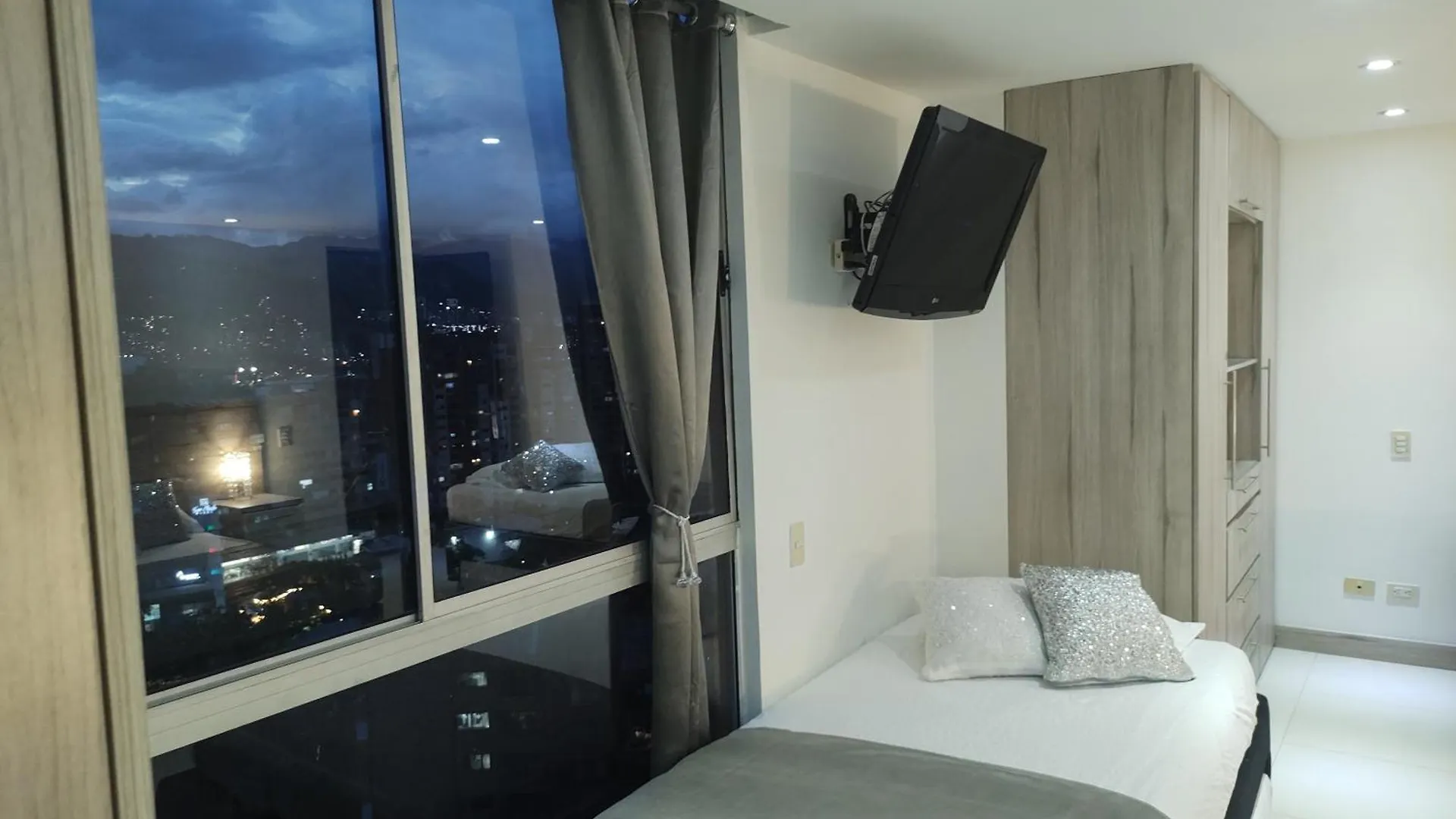 Apartasuite 1 A 6 Huespedes Medellin 0*,  Colombia